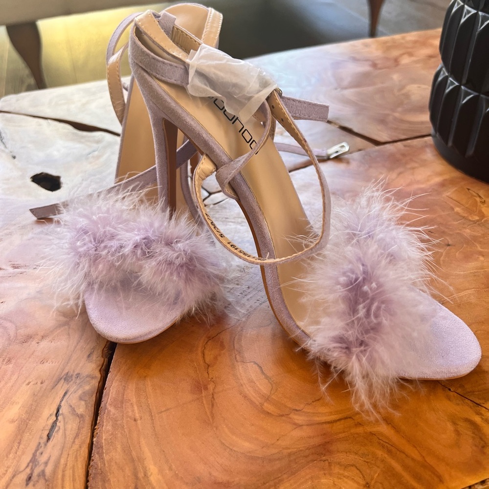 The cutest feather heels